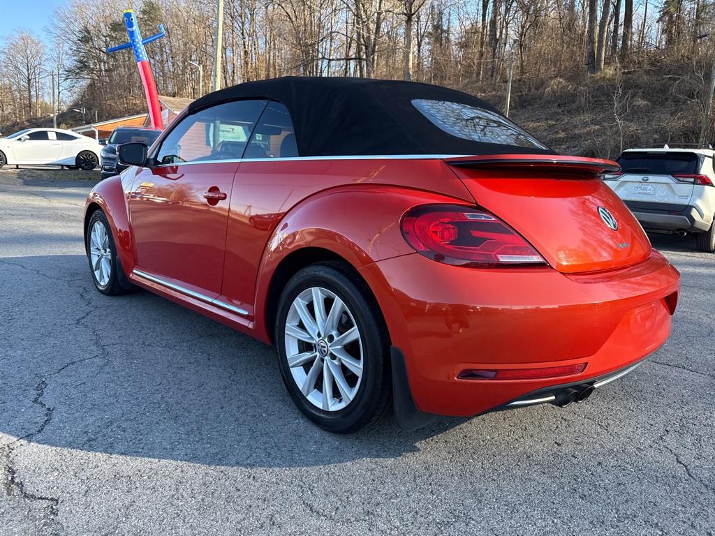 2018 Volkswagen Beetle Image 5