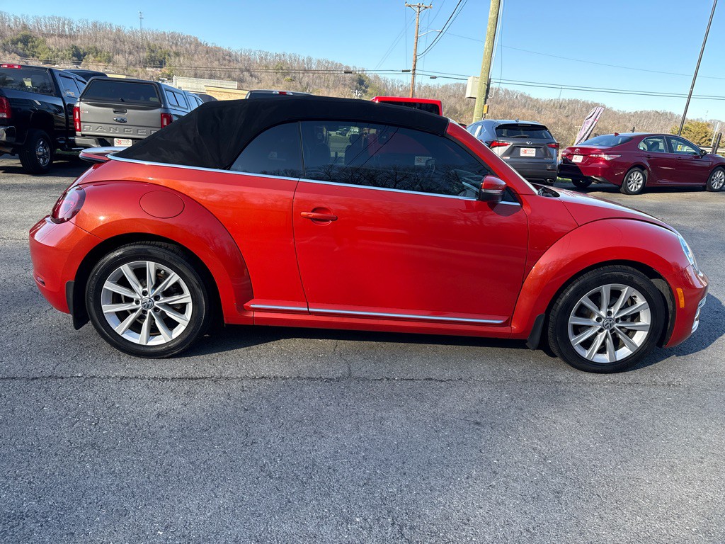 2018 Volkswagen Beetle Image 8