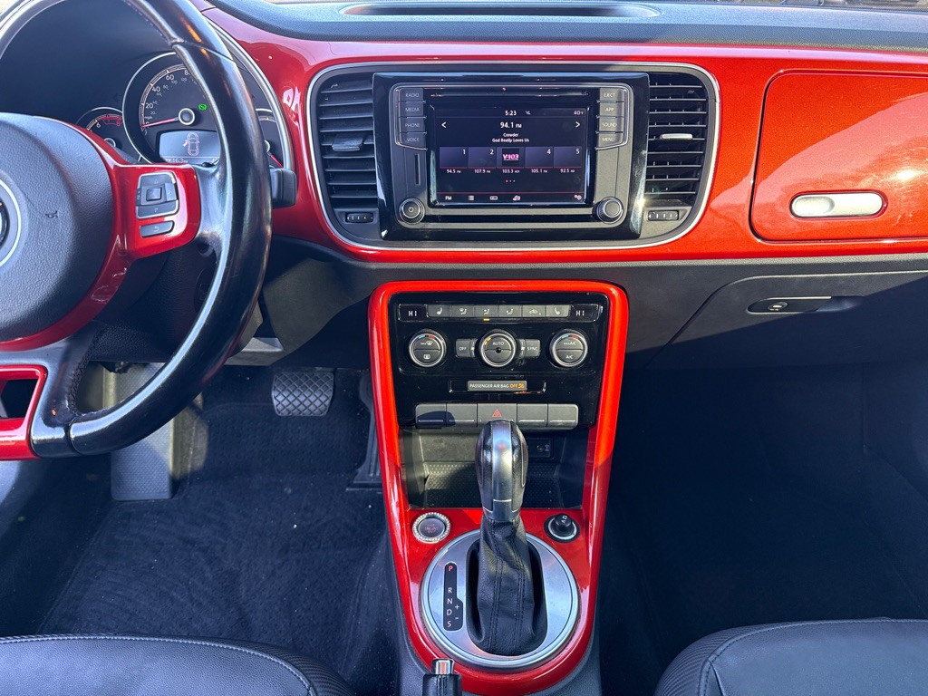 2018 Volkswagen Beetle Image 14