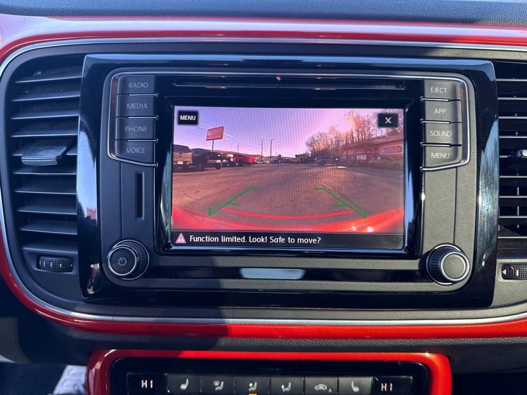 2018 Volkswagen Beetle Image 15