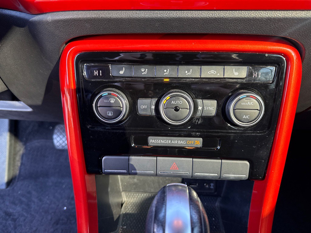 2018 Volkswagen Beetle Image 16