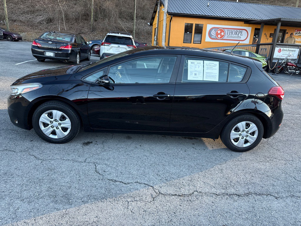 2017 Kia Forte Image 4