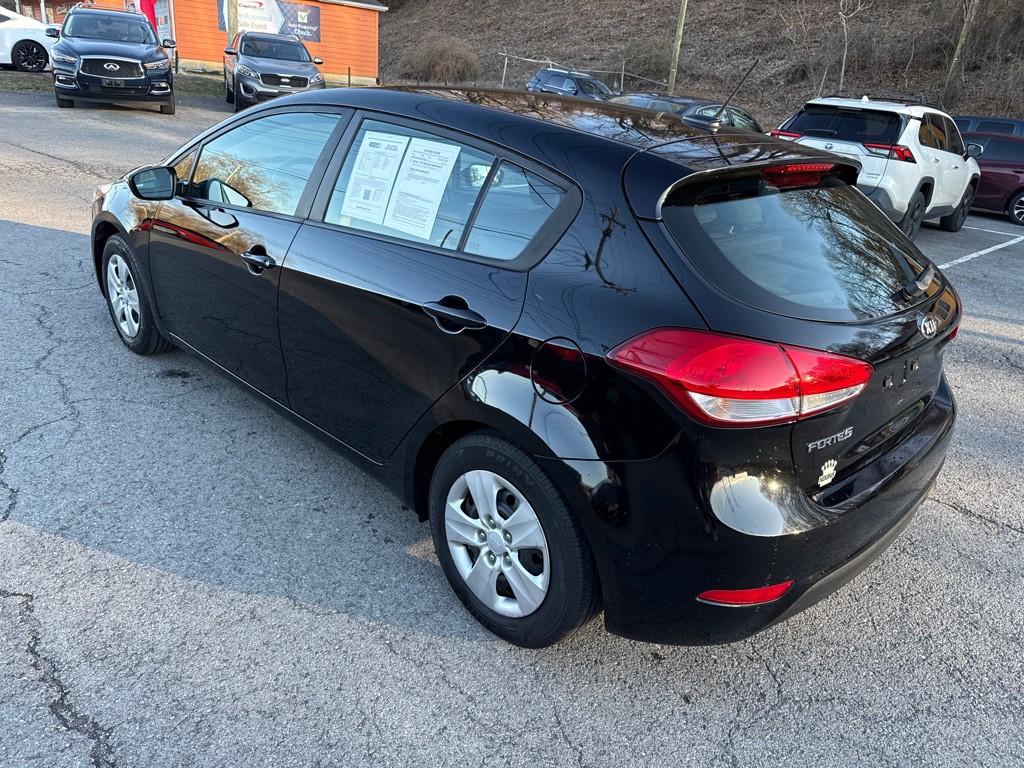 2017 Kia Forte Image 5
