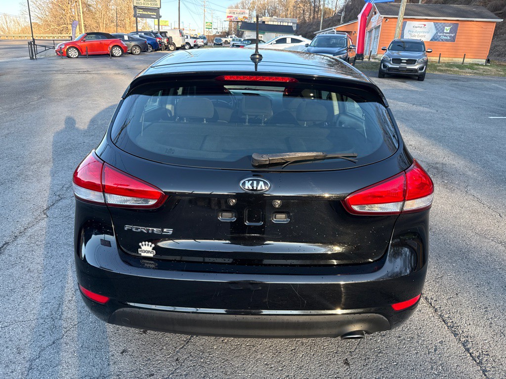 2017 Kia Forte Image 6