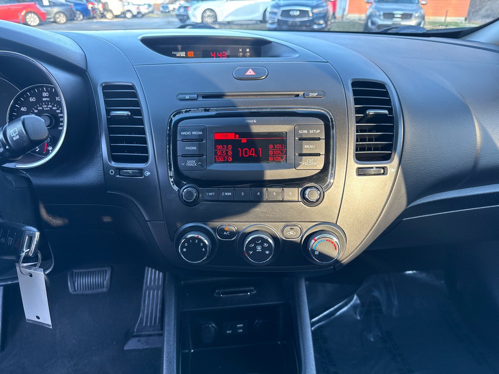 2017 Kia Forte Image 13