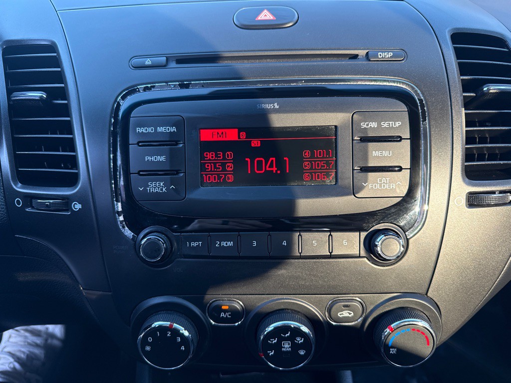 2017 Kia Forte Image 14