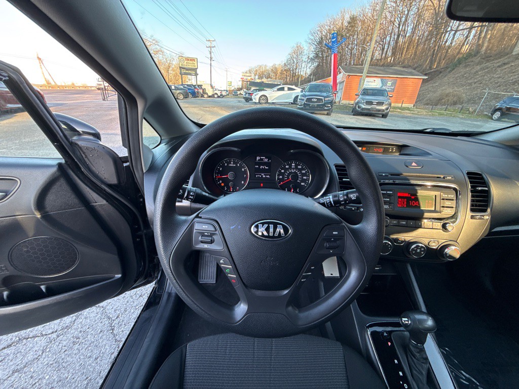 2017 Kia Forte Image 15