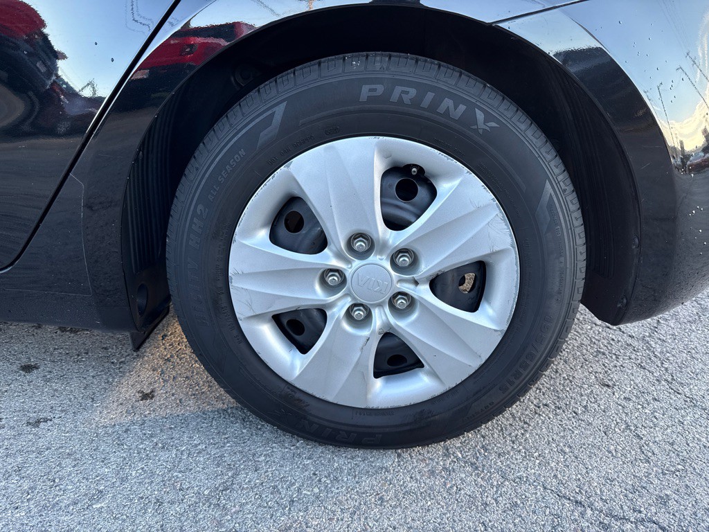 2017 Kia Forte Image 19