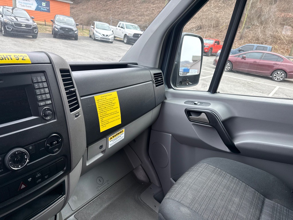 2018 Mercedes-Benz Sprinter Image 17
