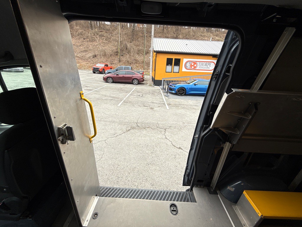 2018 Mercedes-Benz Sprinter Image 32