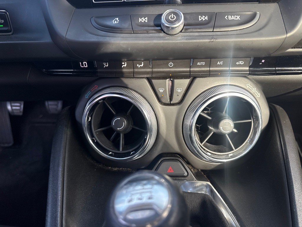 2018 Chevrolet Camaro Image 17