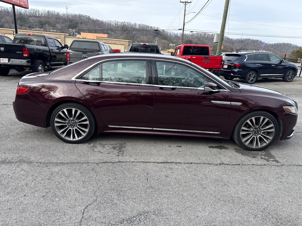 2018 Lincoln Continental Image 8
