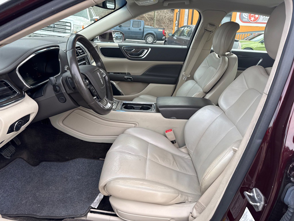 2018 Lincoln Continental Image 9