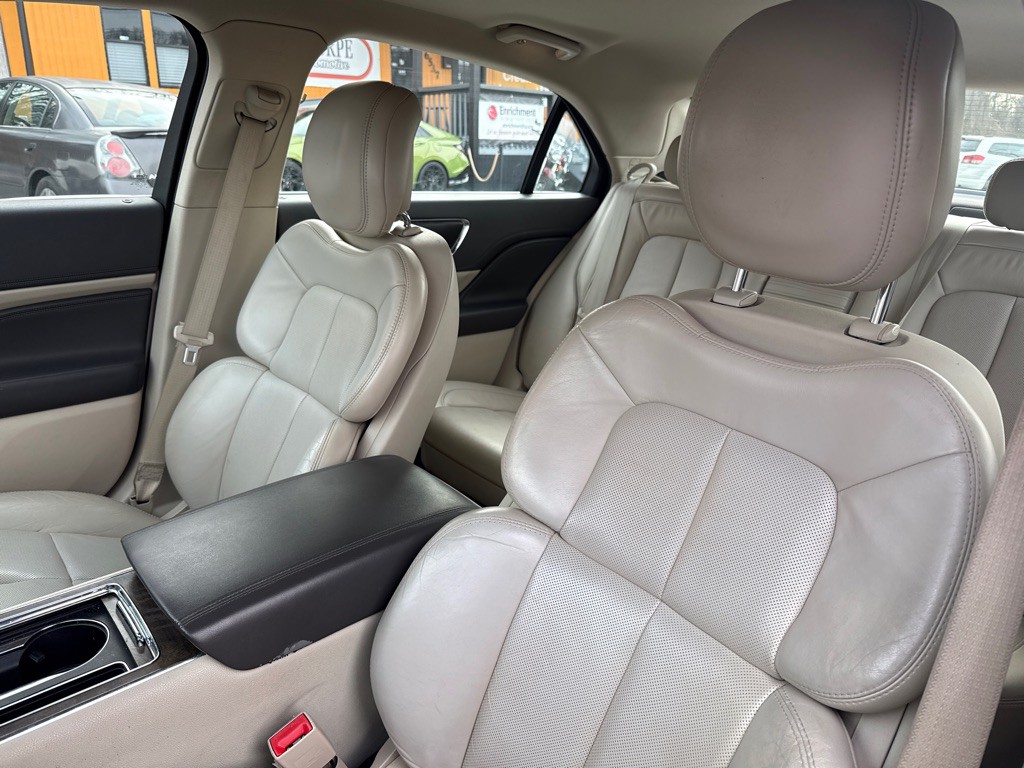 2018 Lincoln Continental Image 11