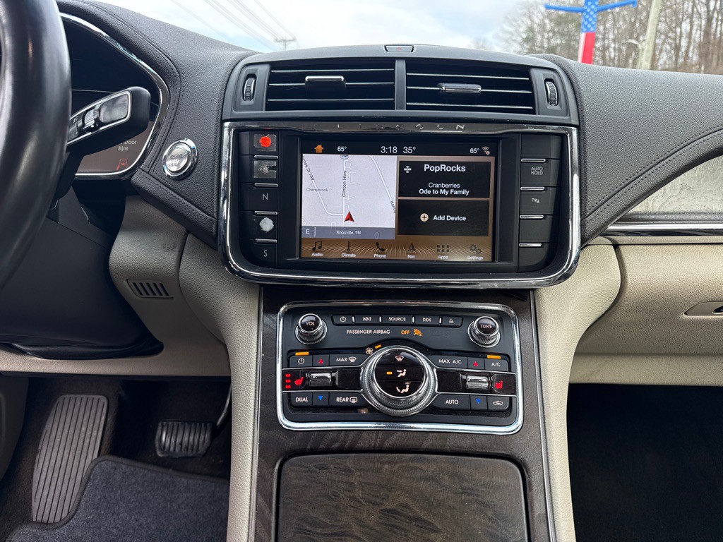 2018 Lincoln Continental Image 16