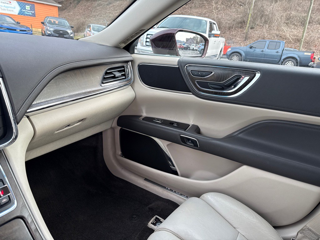 2018 Lincoln Continental Image 22