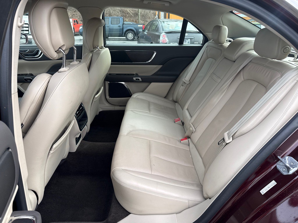 2018 Lincoln Continental Image 24