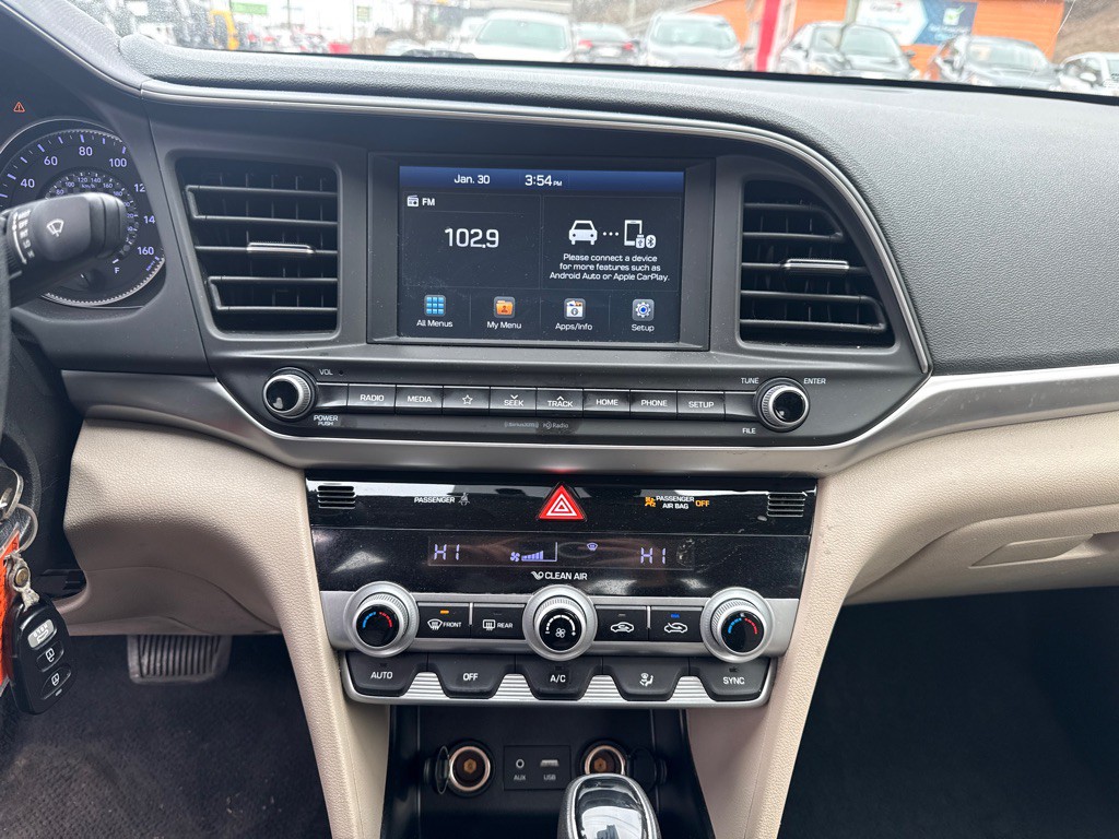 2020 Hyundai Elantra Image 15