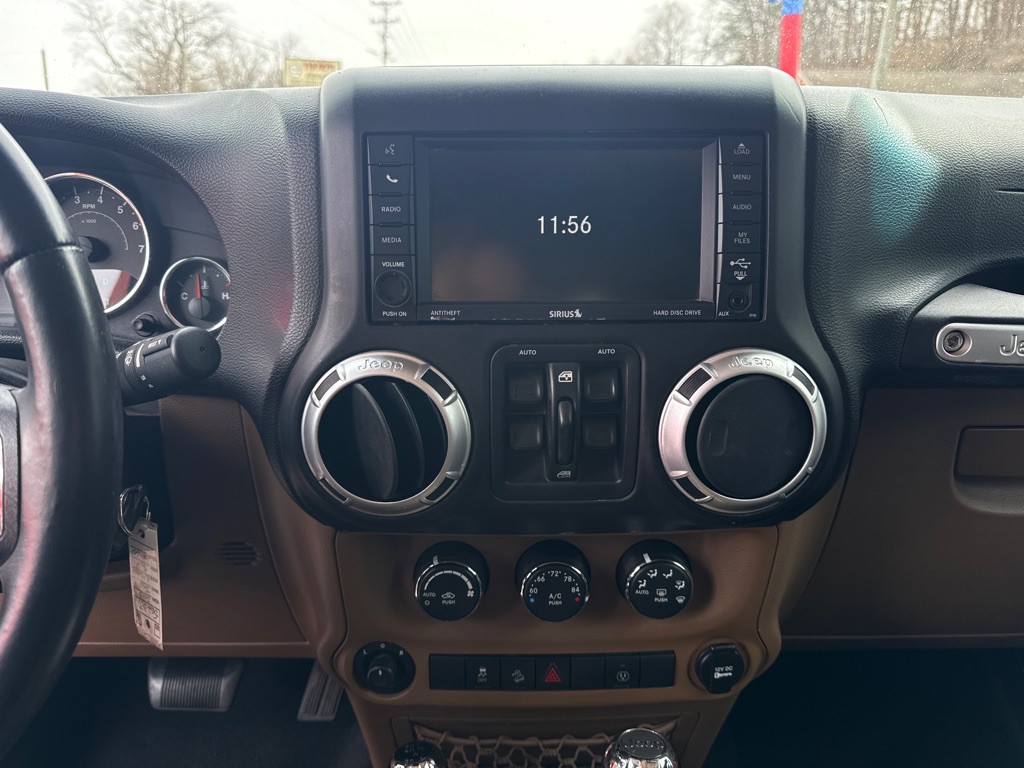 2013 Jeep Wrangler Unlimited Image 16