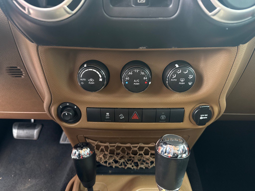 2013 Jeep Wrangler Unlimited Image 17