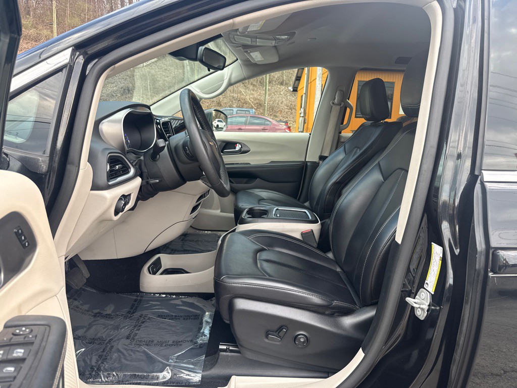 2023 Chrysler Pacifica Image 10