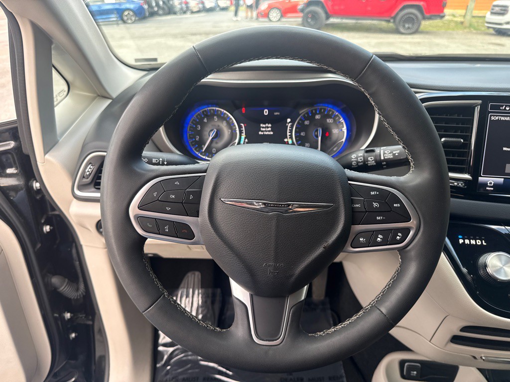 2023 Chrysler Pacifica Image 14