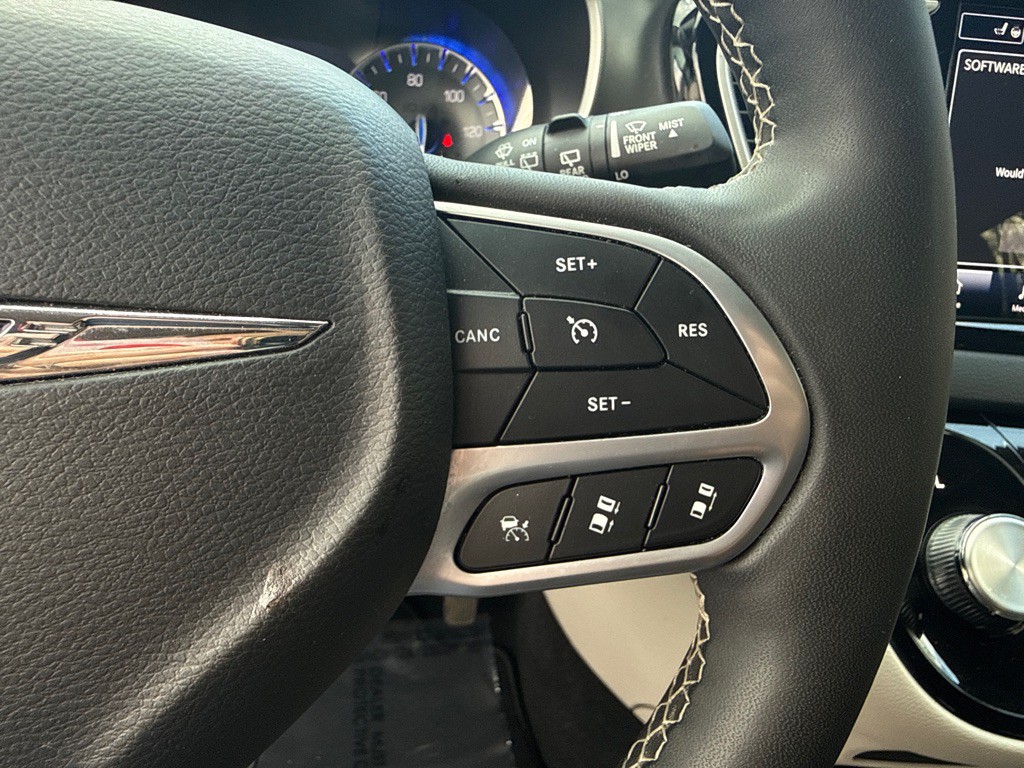 2023 Chrysler Pacifica Image 17