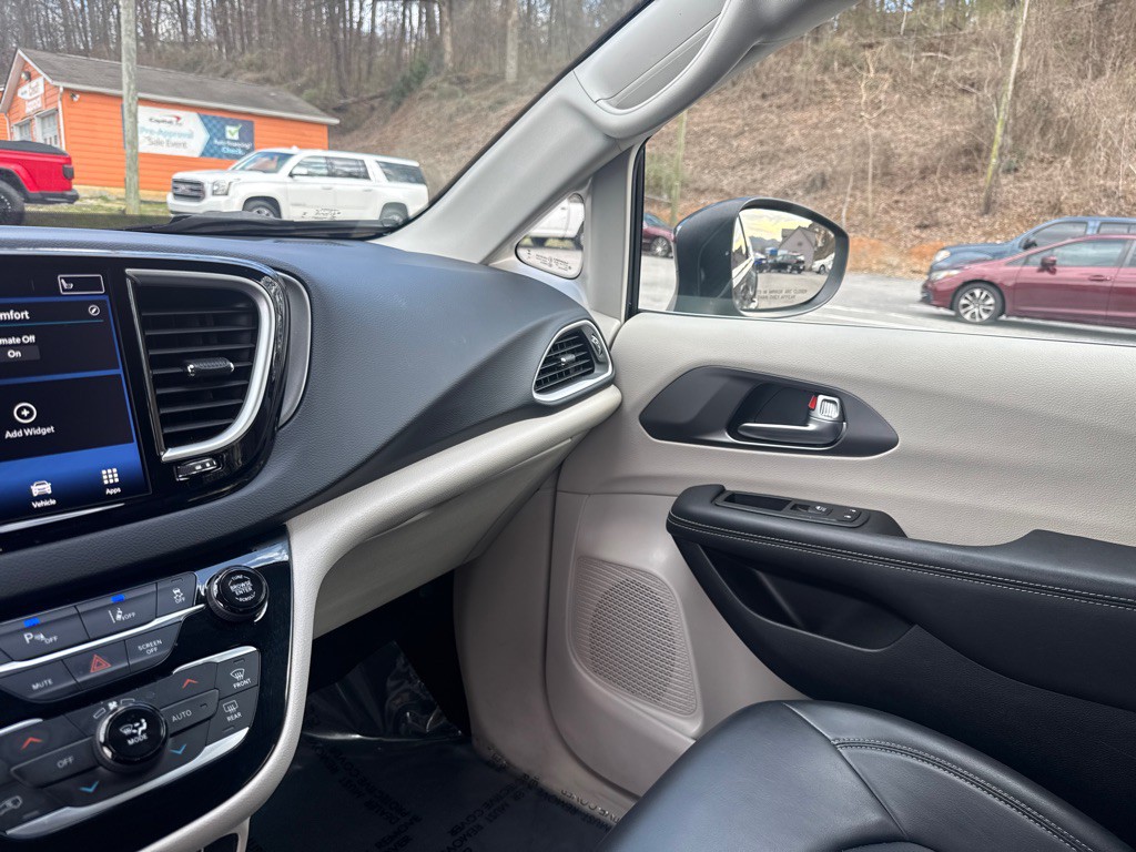 2023 Chrysler Pacifica Image 21