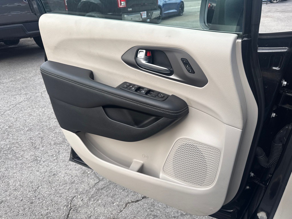 2023 Chrysler Pacifica Image 23