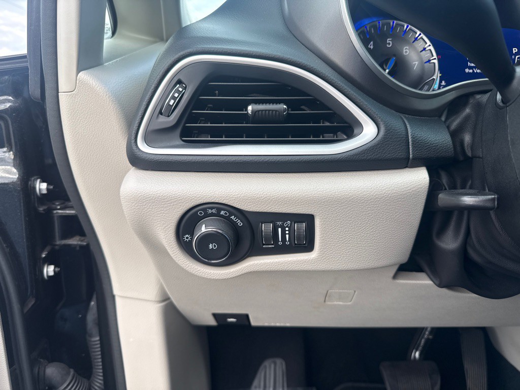 2023 Chrysler Pacifica Image 24