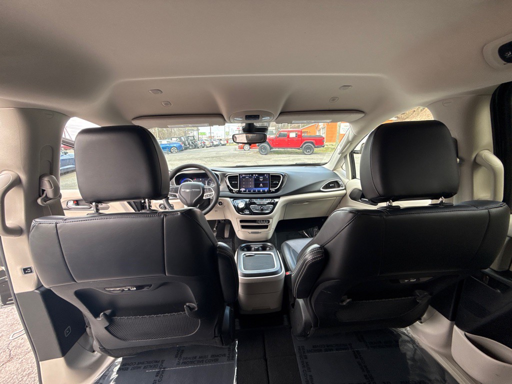 2023 Chrysler Pacifica Image 31