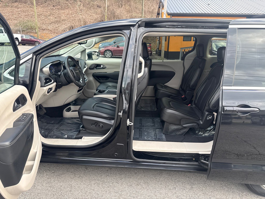 2023 Chrysler Pacifica Image 33