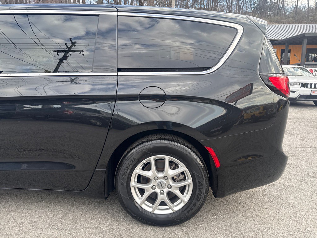 2023 Chrysler Pacifica Image 34