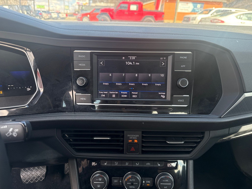 2024 Volkswagen Jetta Image 17