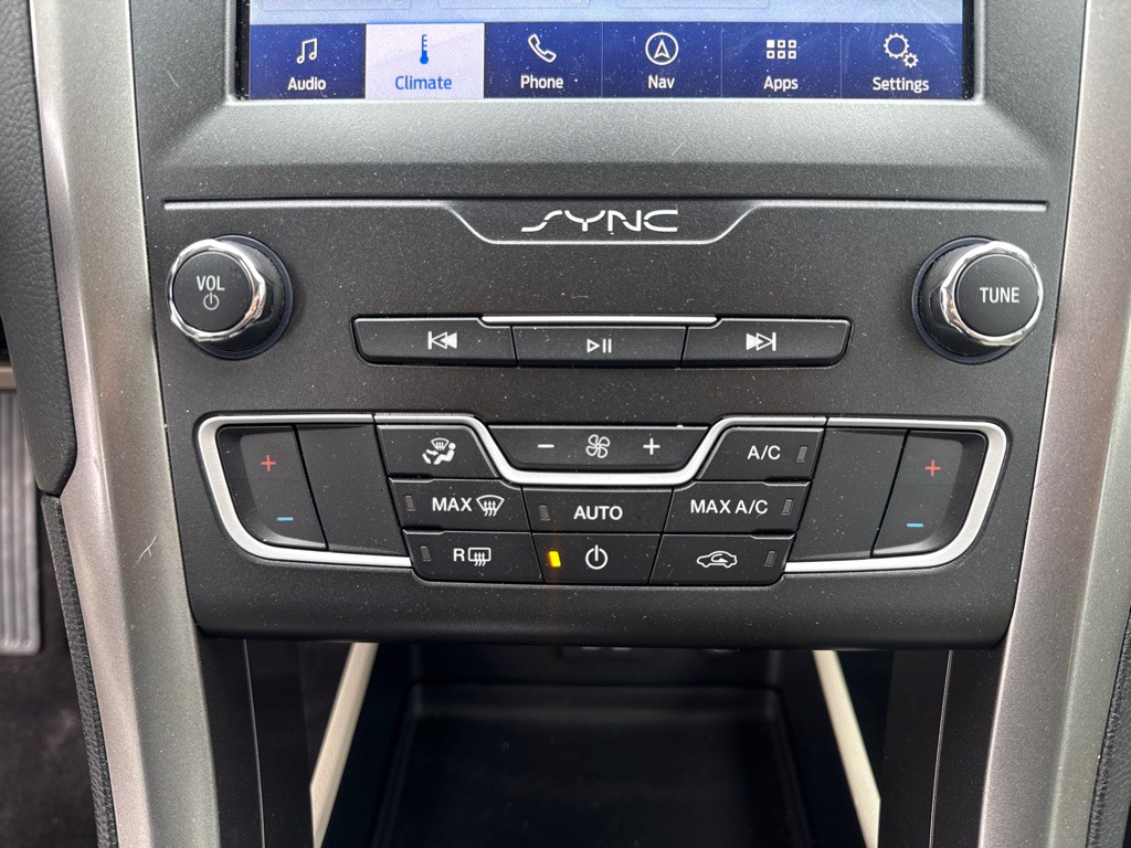 2020 Ford Fusion Image 20