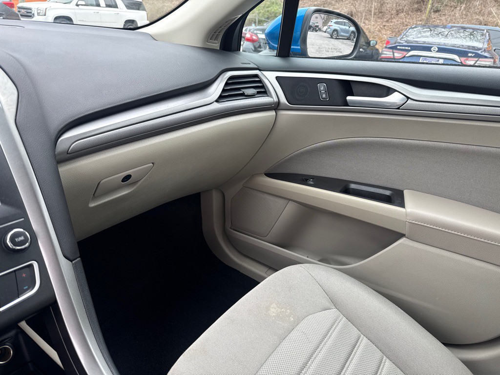 2020 Ford Fusion Image 22