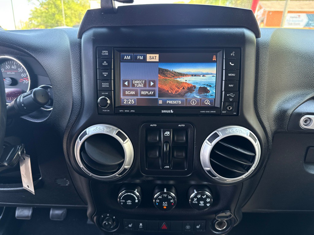 2014 Jeep Wrangler Unlimited Image 16