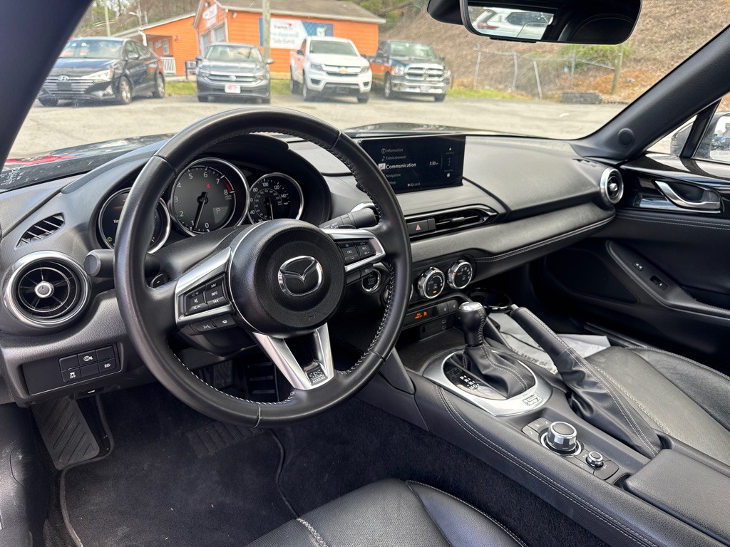 2025 Mazda MX-5 Miata Image 12