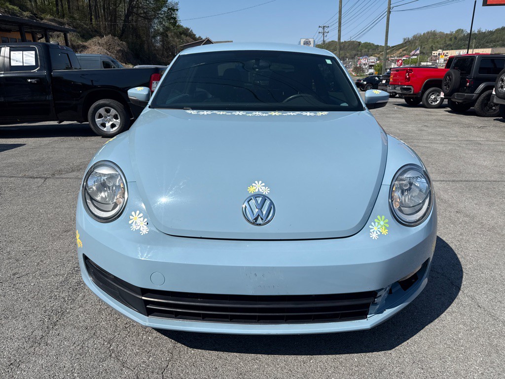 2012 Volkswagen Beetle Image 2