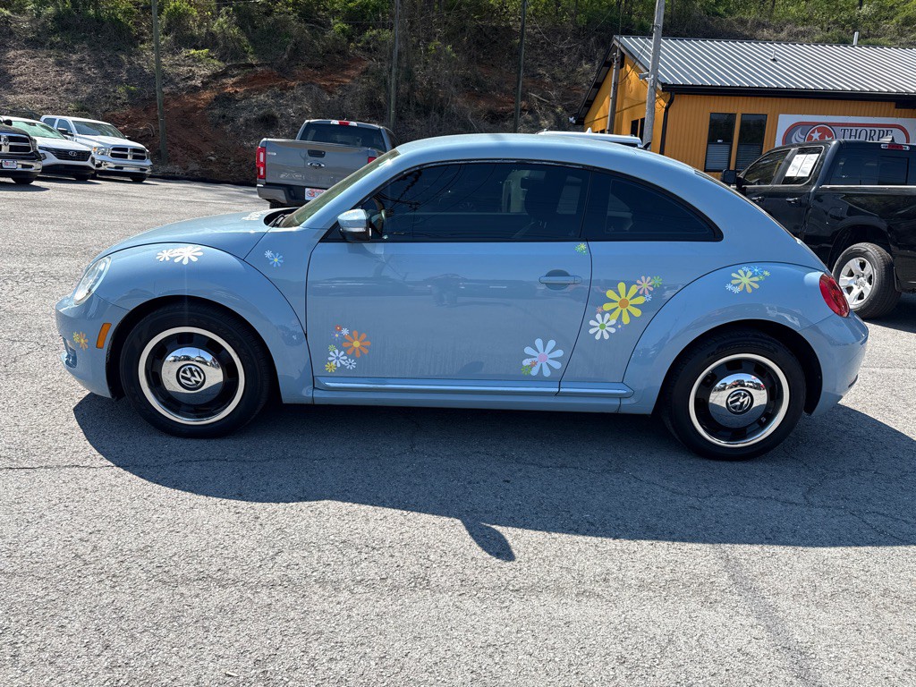 2012 Volkswagen Beetle Image 4