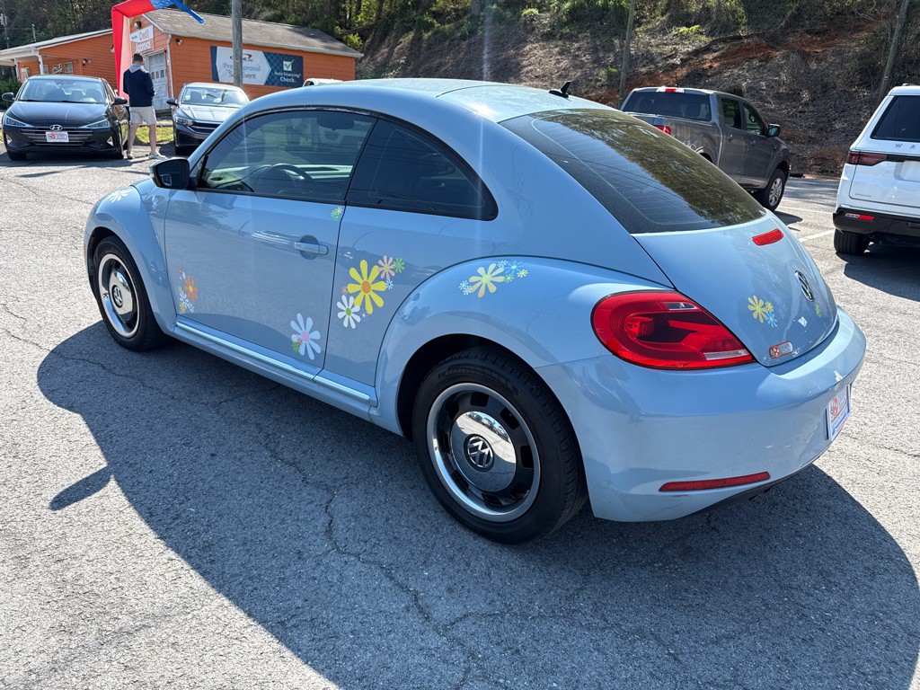 2012 Volkswagen Beetle Image 5