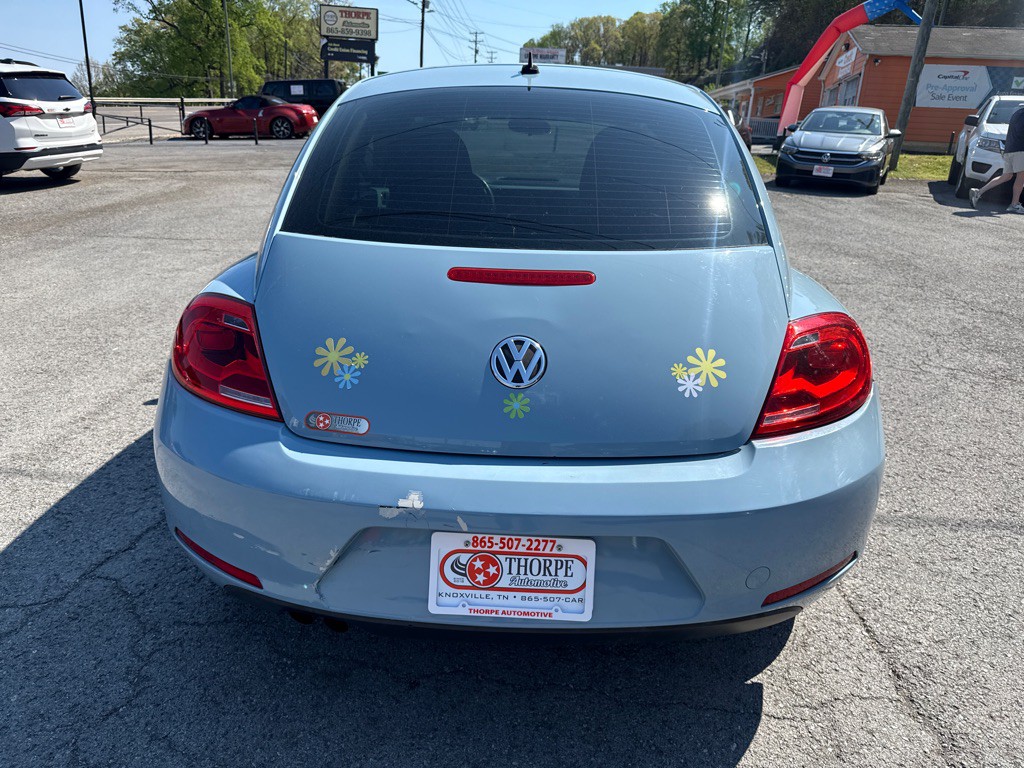 2012 Volkswagen Beetle Image 6