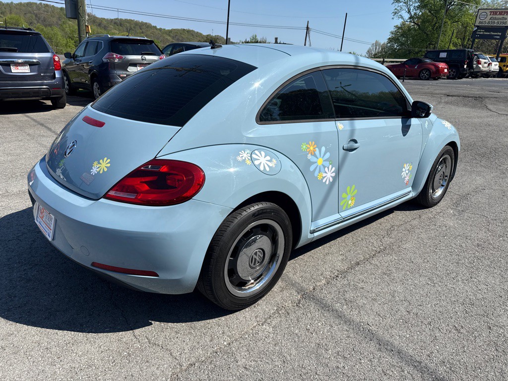 2012 Volkswagen Beetle Image 7
