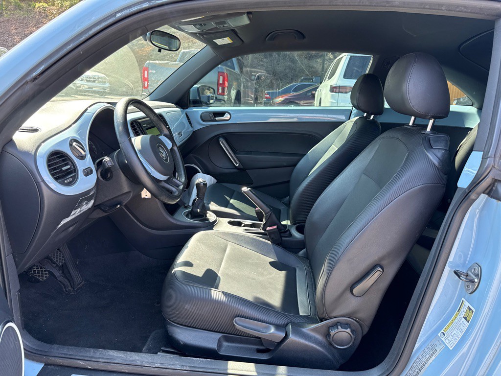 2012 Volkswagen Beetle Image 10