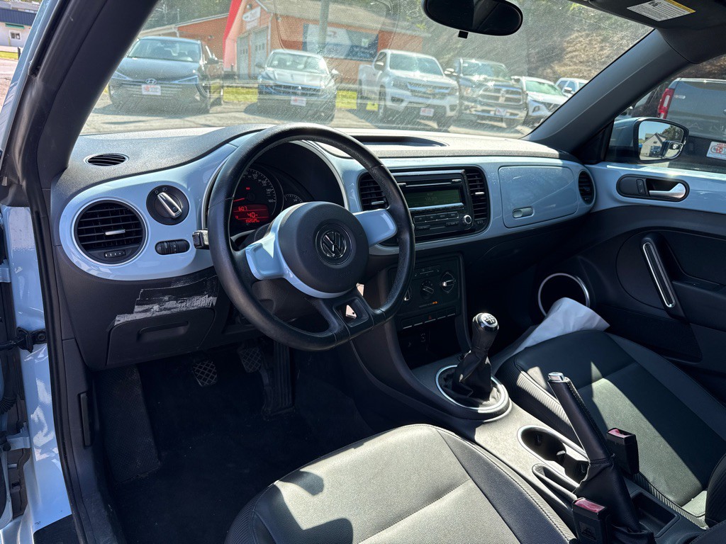 2012 Volkswagen Beetle Image 11