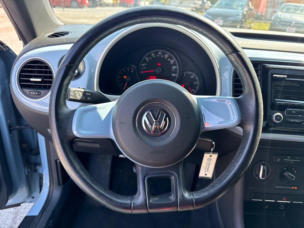 2012 Volkswagen Beetle Image 14