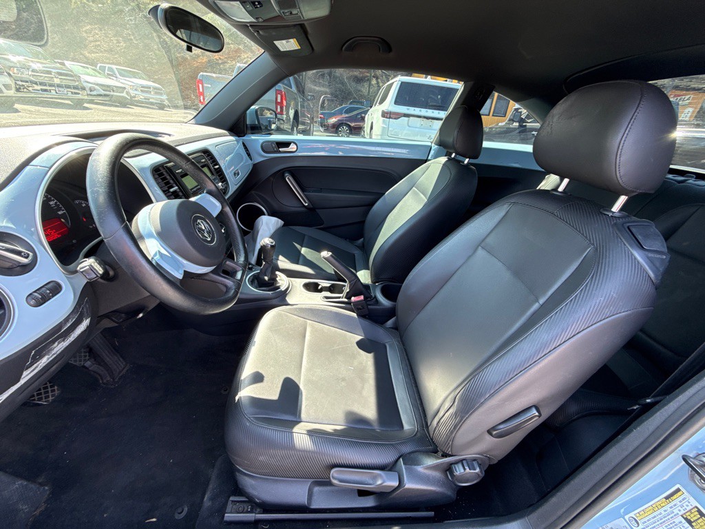 2012 Volkswagen Beetle Image 21