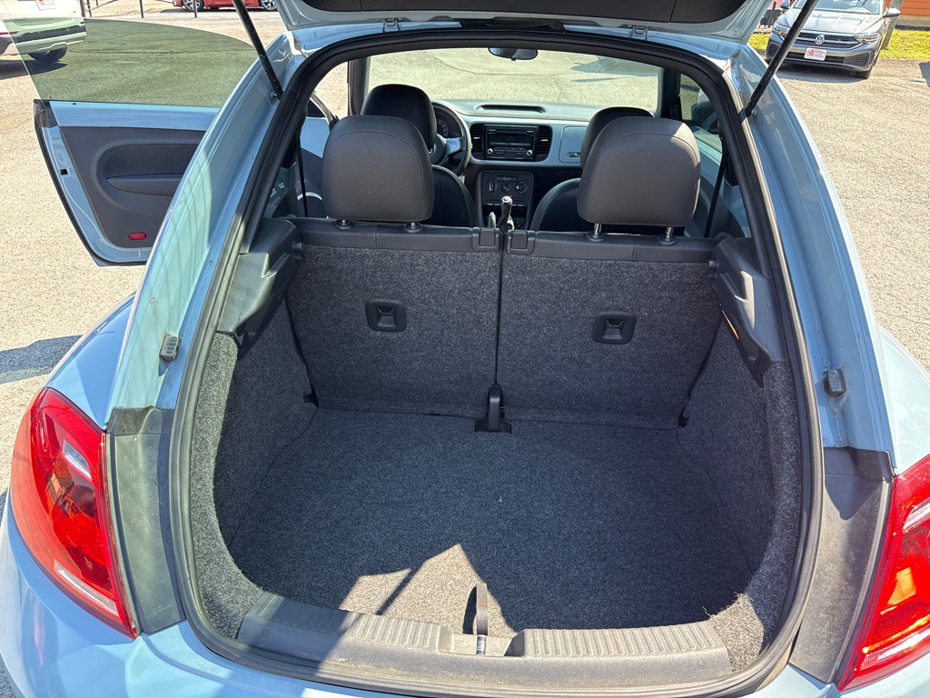 2012 Volkswagen Beetle Image 24