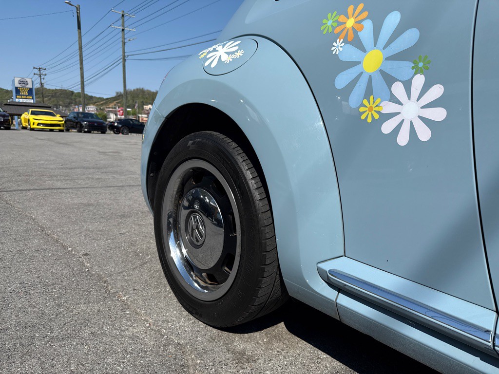 2012 Volkswagen Beetle Image 28