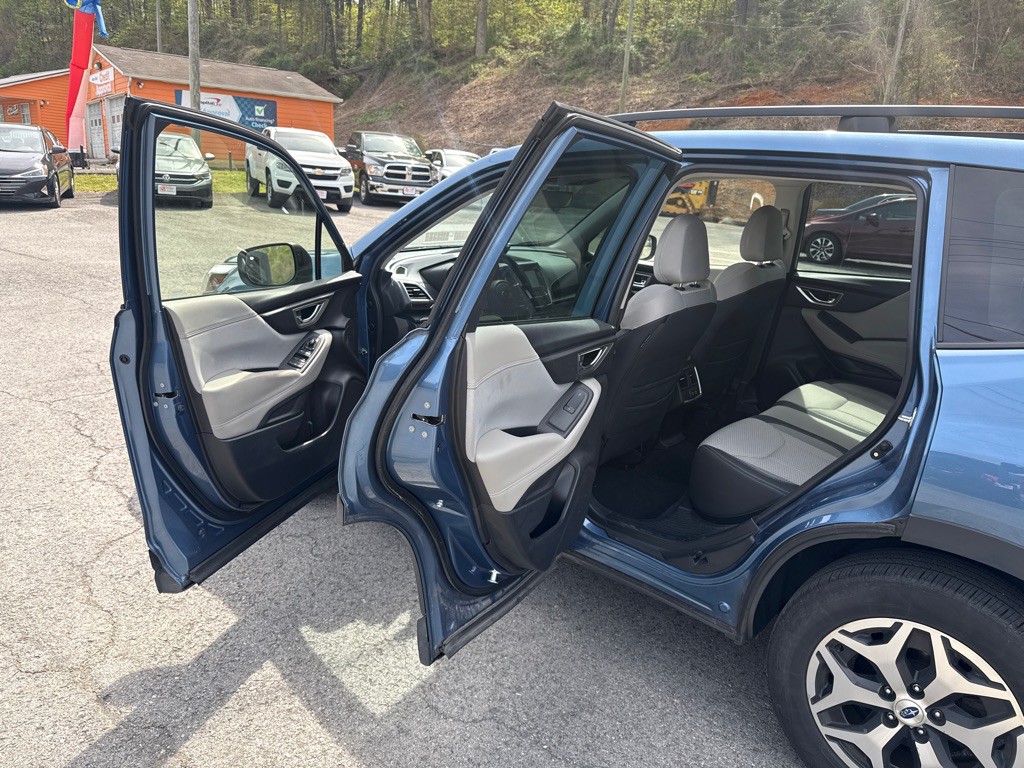 2023 Subaru Forester Image 30